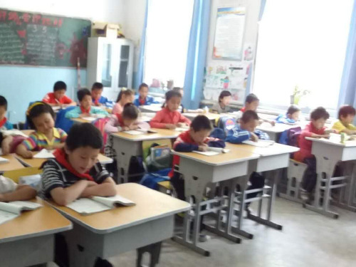 人教版小学一年级下册语文：识字7_认真写作业