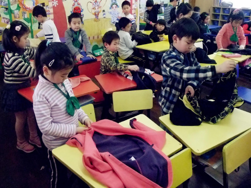 一年级下册数学课件-5.1 左与右 ▏沪教版 (共20张PPT)